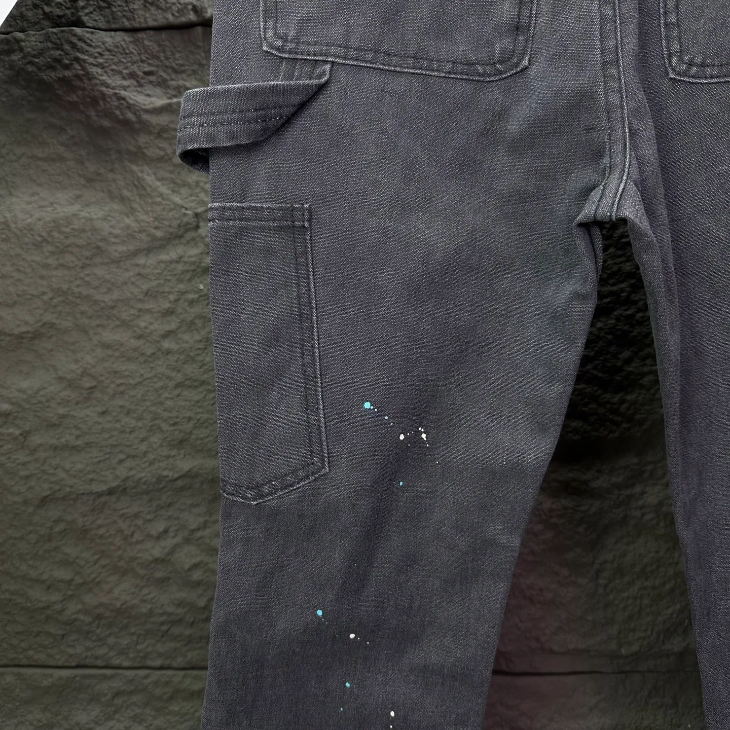 P260 GALLERY DEPT. 2025 new patchwork hand-painted splash-ink couple style loose bootcut jeans 🔥High version🔥High version🔥Top ceiling quality Styles with different washed textures, very friendly to people with thin legs and thick legs, the bootcut version is very flattering to the leg shape Moderate length that never goes out of style, easy to match with casually, basic styling for various styles, a must-have in the wardrobe! The fabric is stiff but also makes the upper body soft without losing texture. The washing process is even more perfect. It is a must-have item for everyone! ! ! Washed wheat, hang tag, pants label, three complete labels Color: dark gray Size: 28, 30, 32, 34, 36 (five sizes)